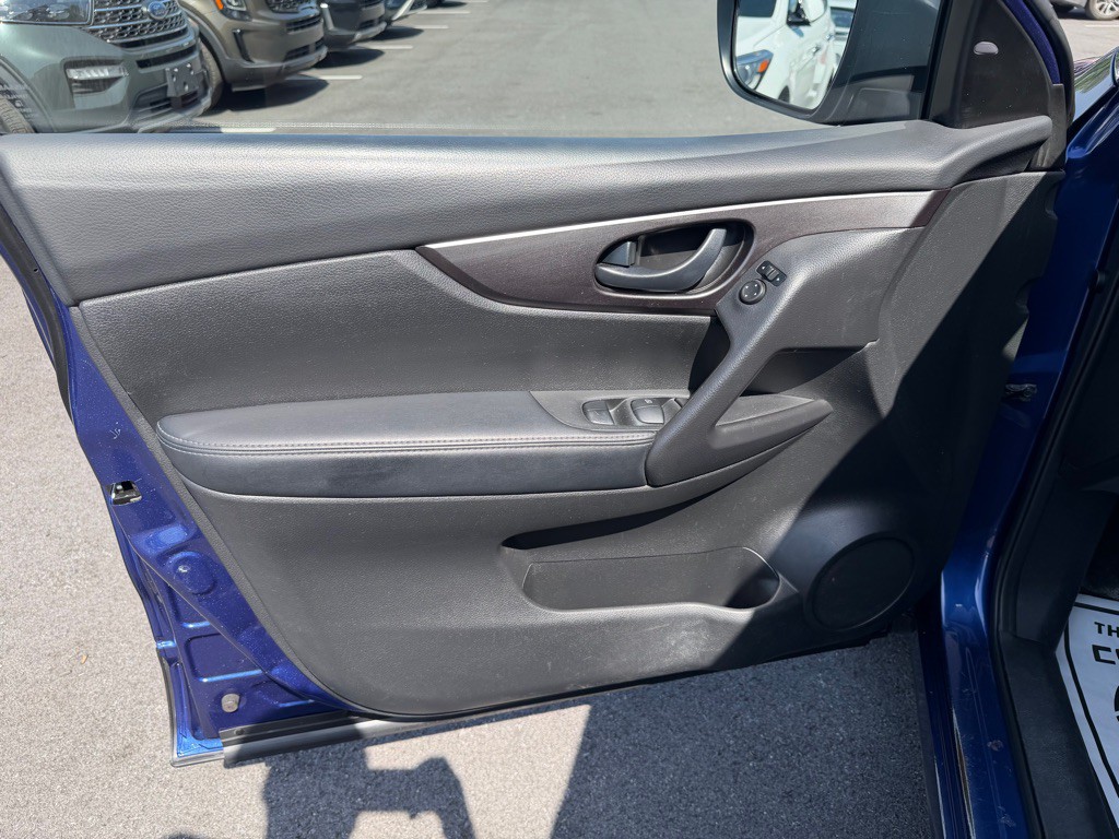 2019 Nissan Rogue Image 11