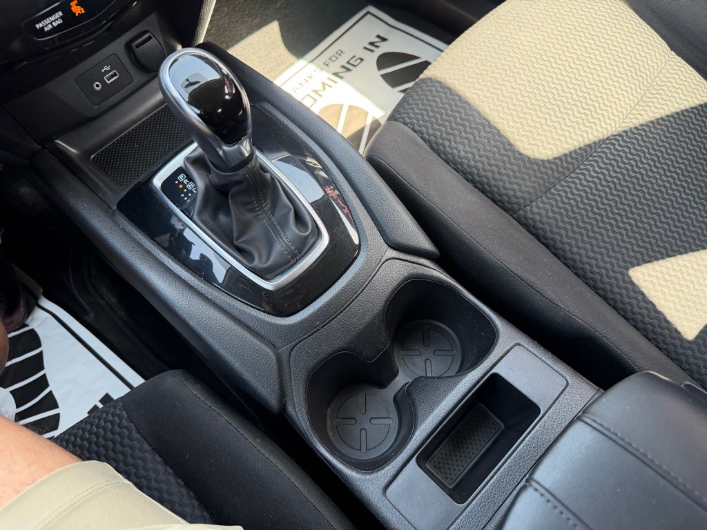 2019 Nissan Rogue Image 18