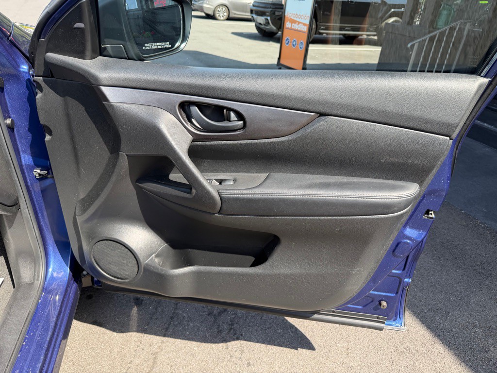 2019 Nissan Rogue Image 24