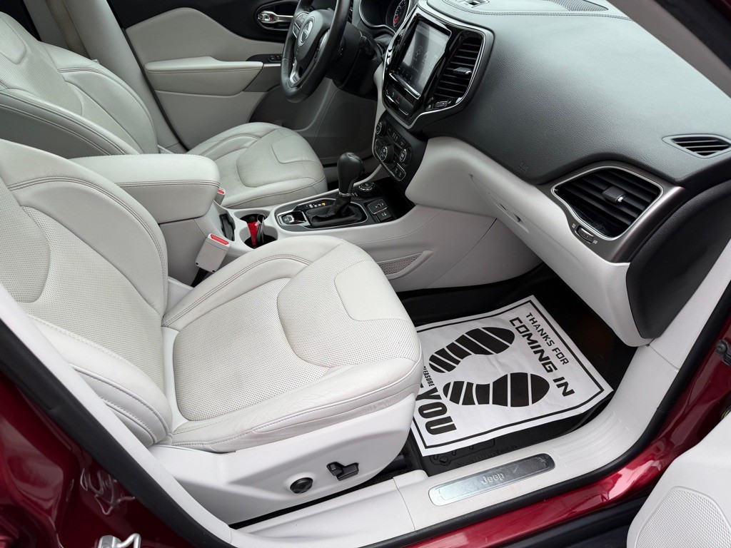 2019 Jeep Cherokee Image 28