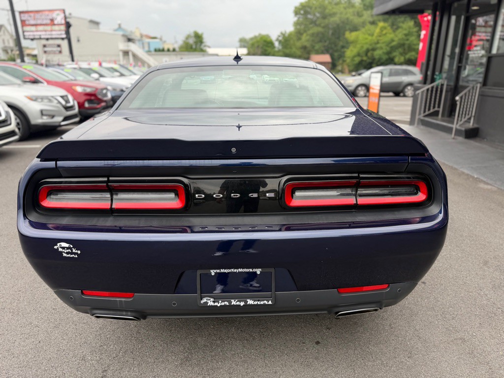 2017 Dodge Challenger Image 6