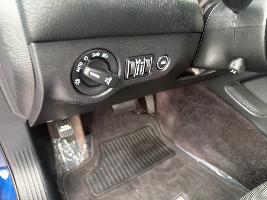 2017 Dodge Challenger Image 15