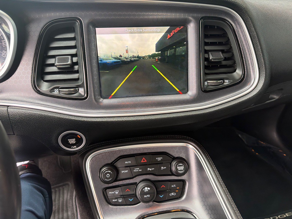 2017 Dodge Challenger Image 18