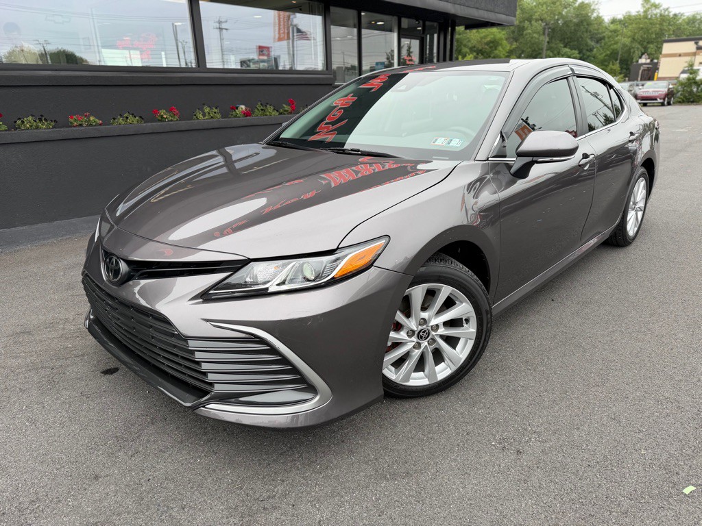 2023 Toyota Camry Image 2