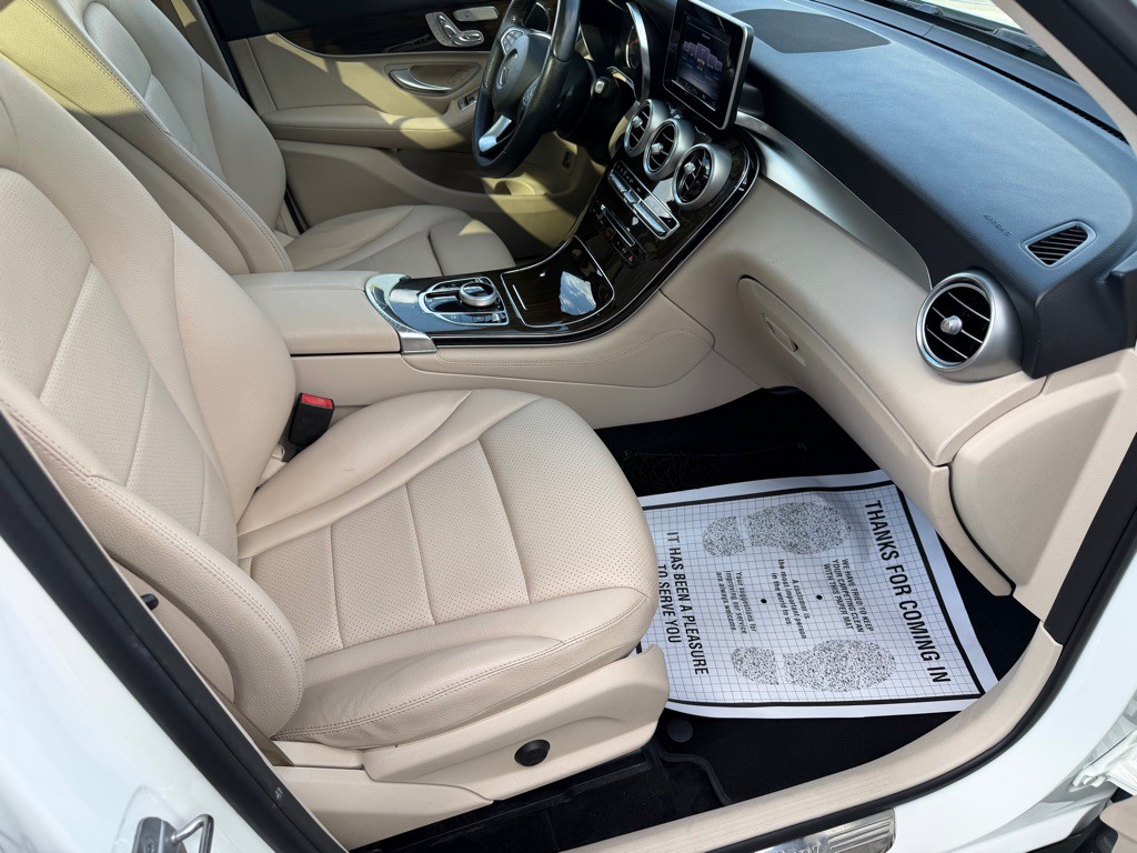 2018 Mercedes-Benz GLC-Class Image 30