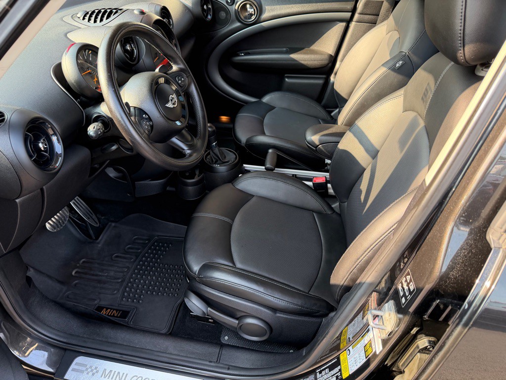 2016 MINI Cooper Image 13