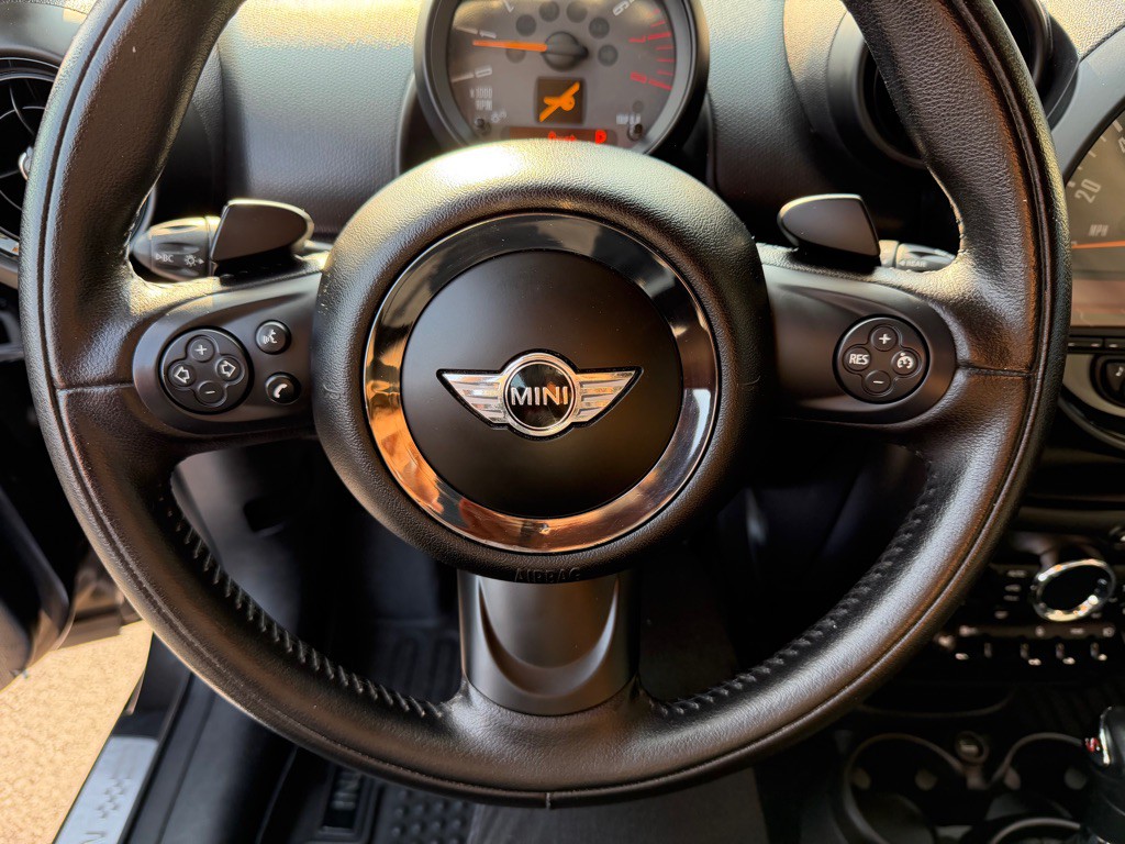 2016 MINI Cooper Image 15