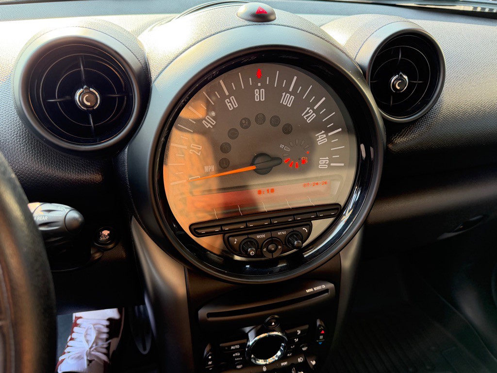 2016 MINI Cooper Image 17