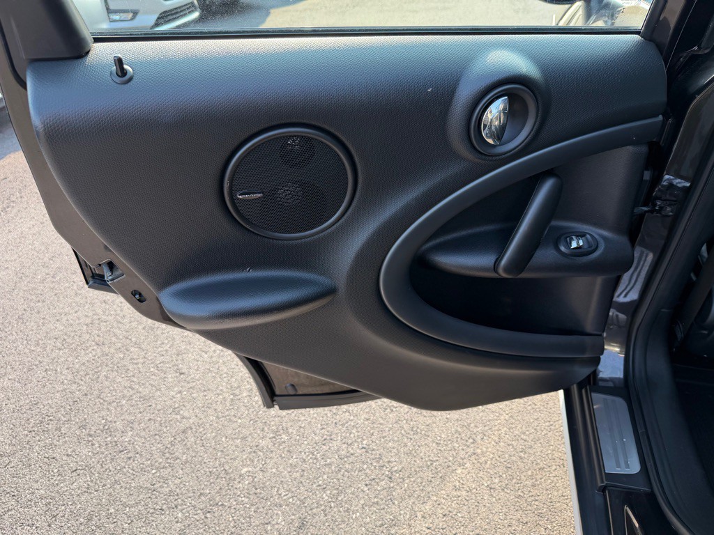 2016 MINI Cooper Image 20