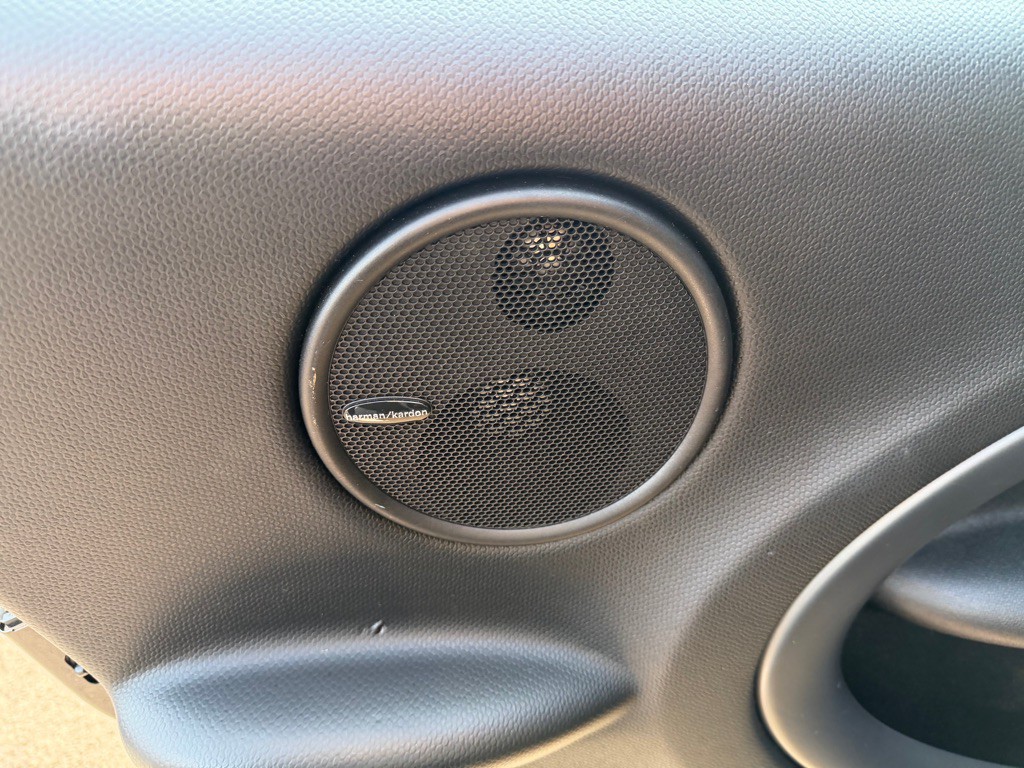 2016 MINI Cooper Image 21
