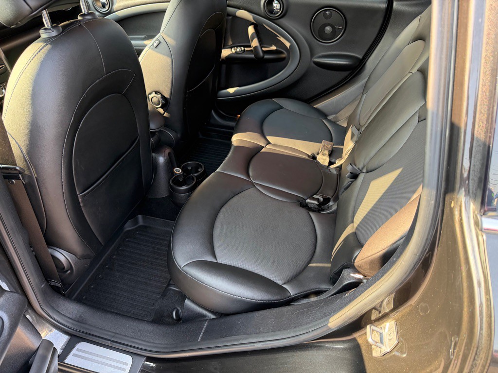 2016 MINI Cooper Image 22