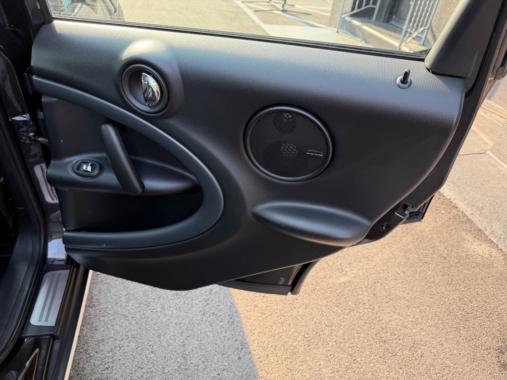2016 MINI Cooper Image 25