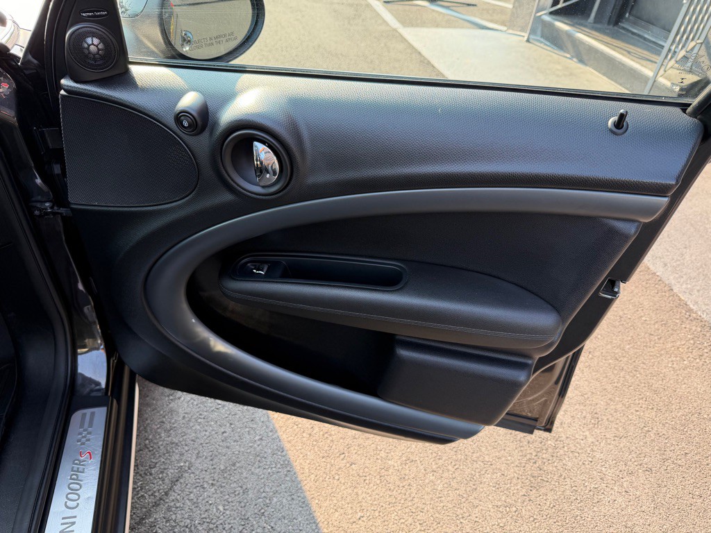 2016 MINI Cooper Image 27