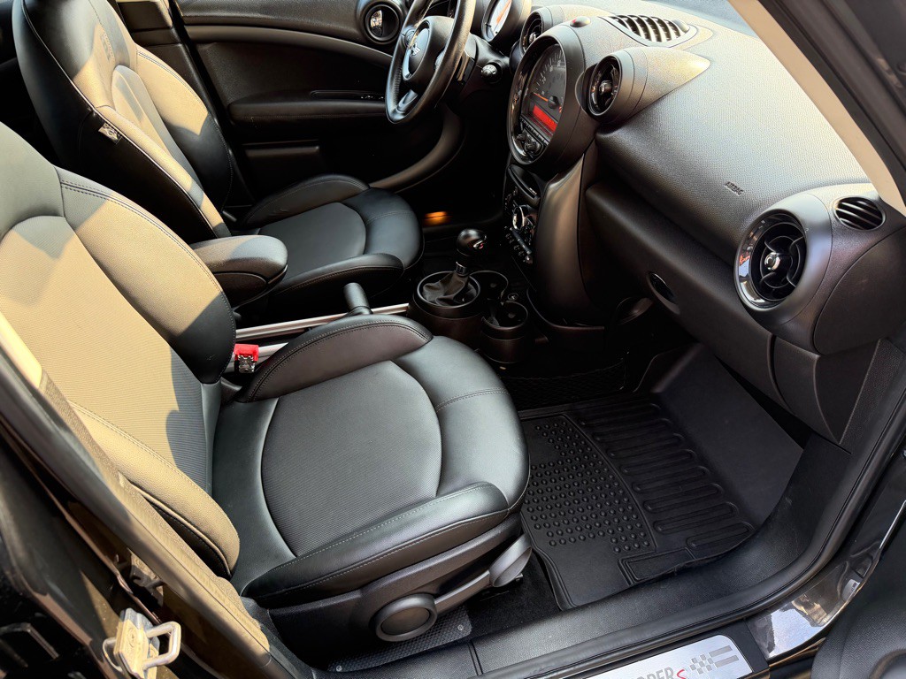 2016 MINI Cooper Image 28