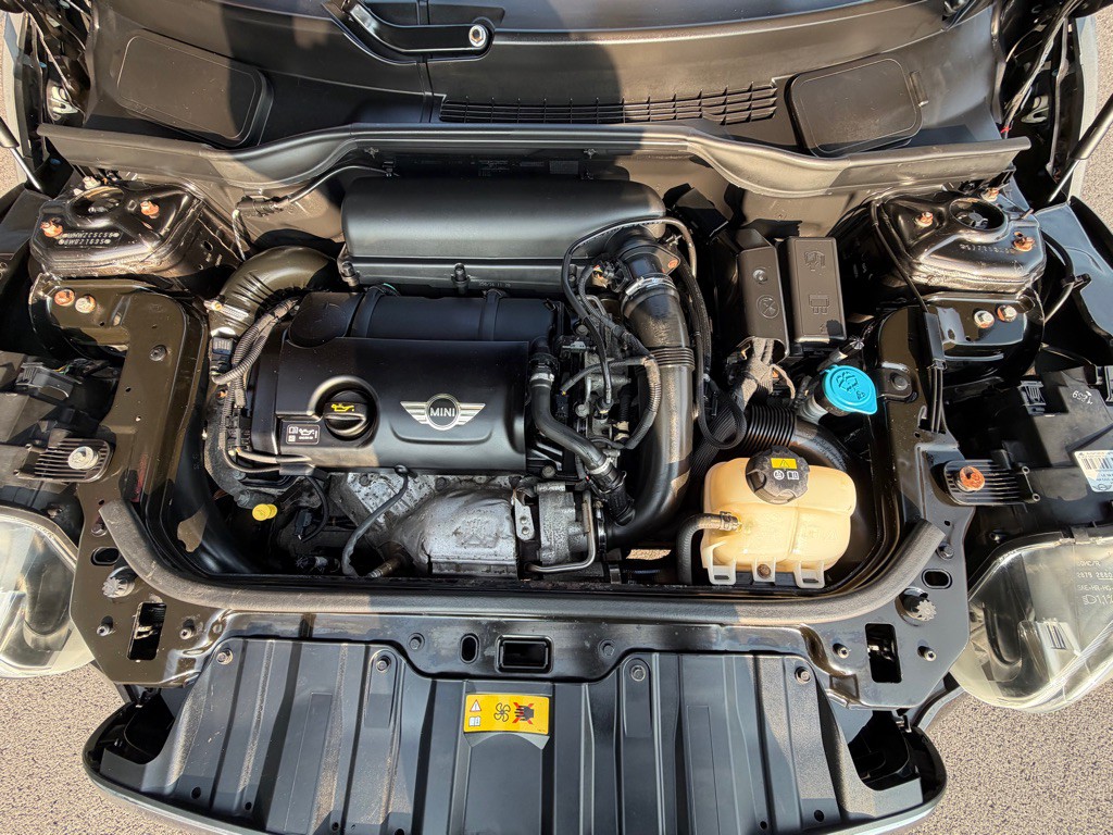 2016 MINI Cooper Image 30