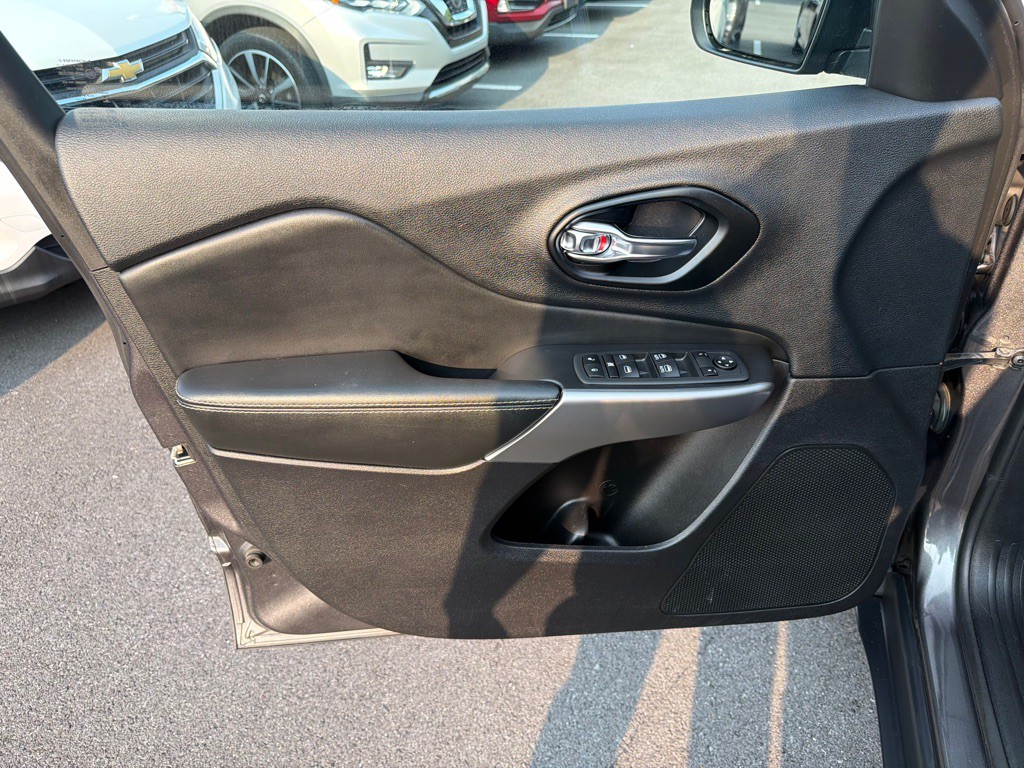 2021 Jeep Cherokee Image 12