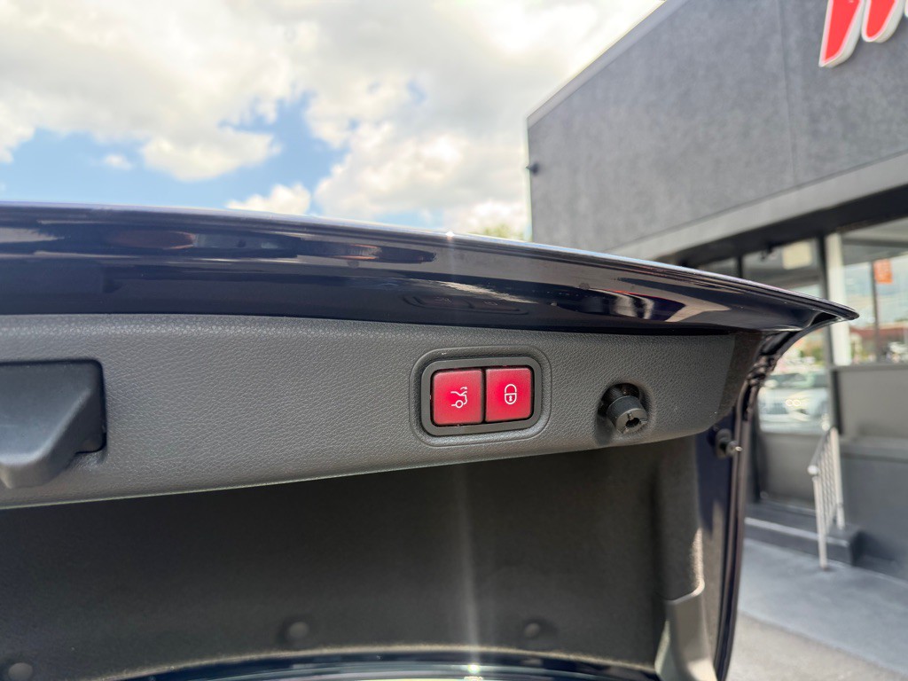 2020 Mercedes-Benz E-Class Image 23