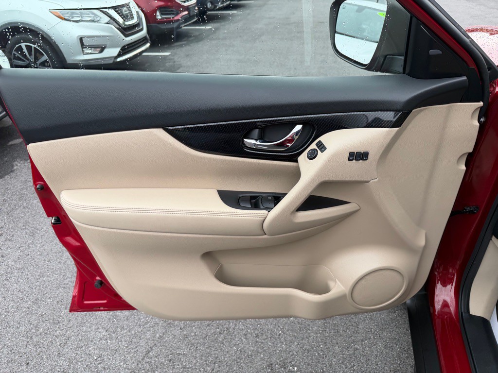 2020 Nissan Rogue Image 11