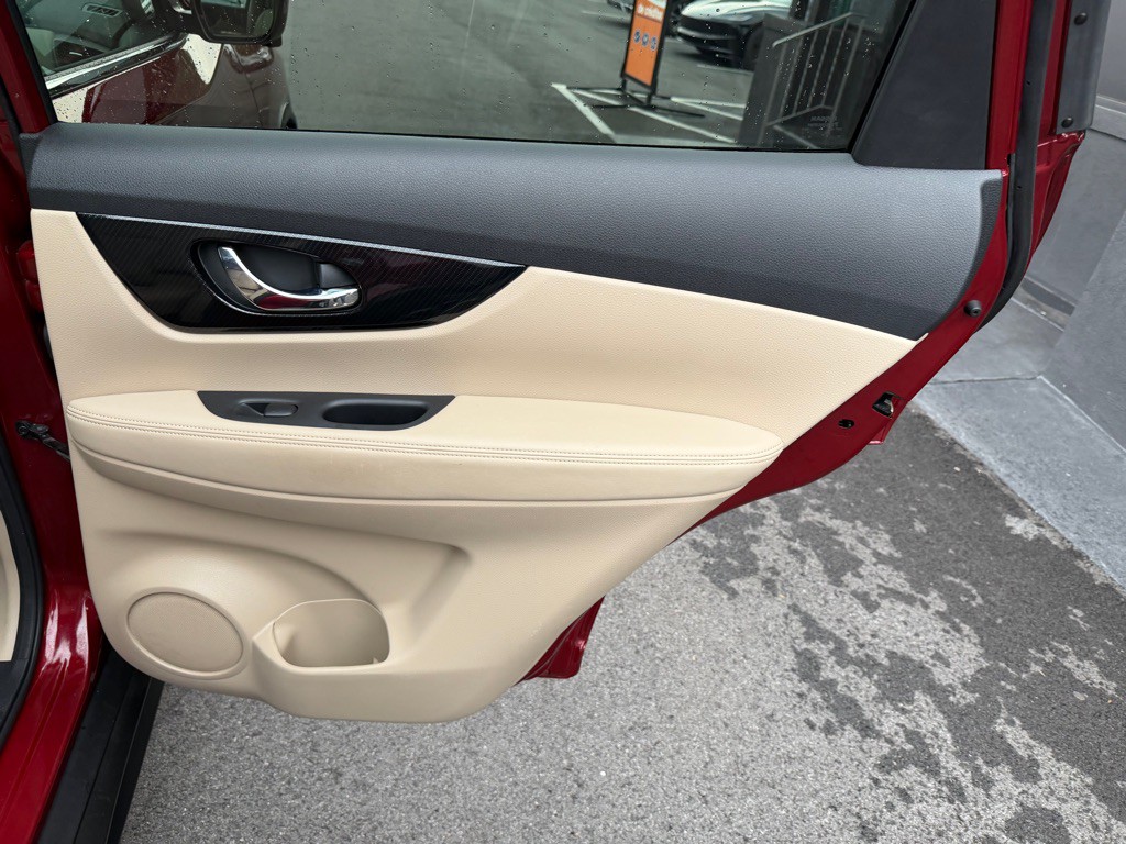 2020 Nissan Rogue Image 24