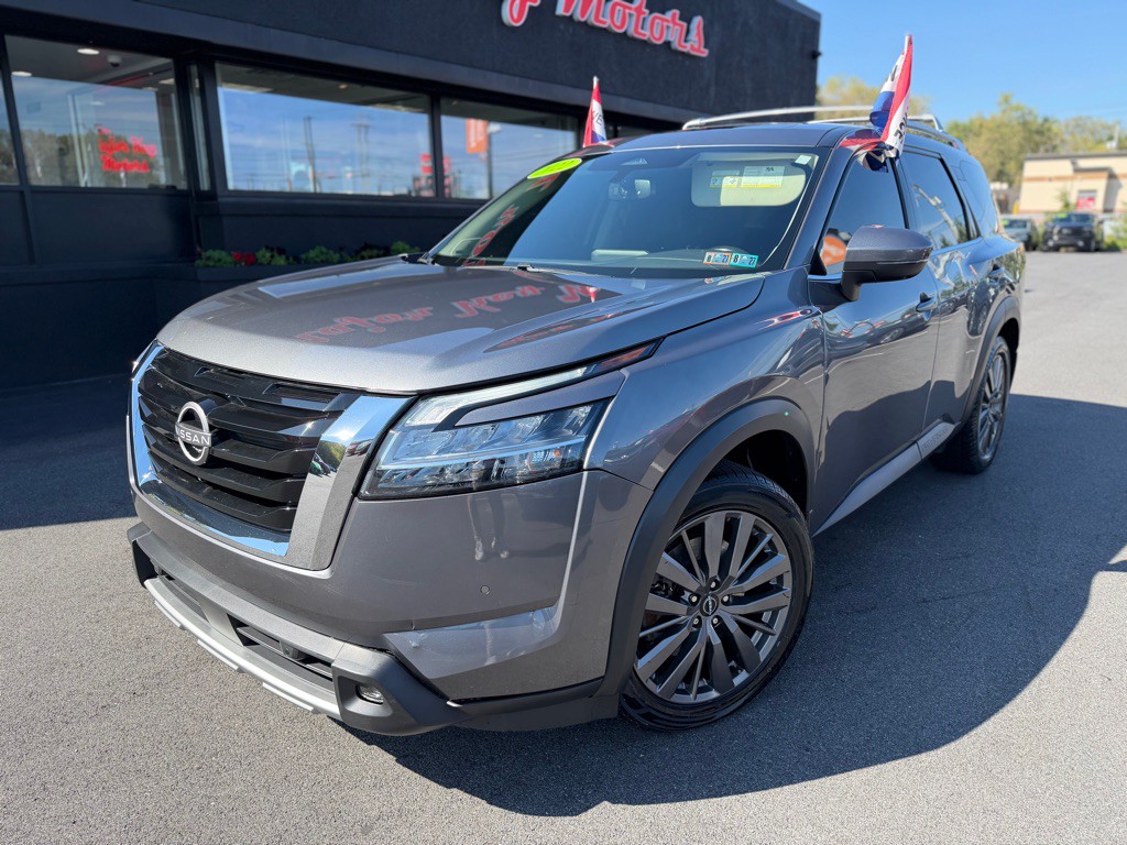 2022 Nissan Pathfinder Image 2