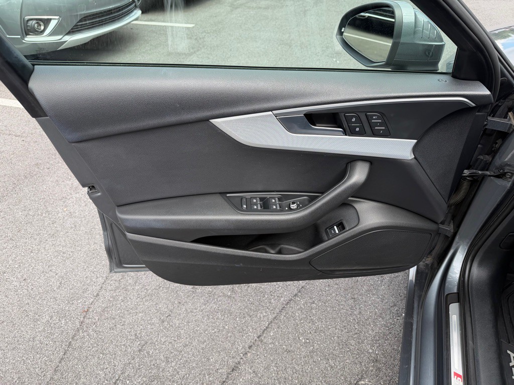 2017 Audi A4 Image 12
