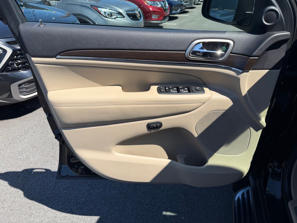 2017 Jeep Grand Cherokee Image 12