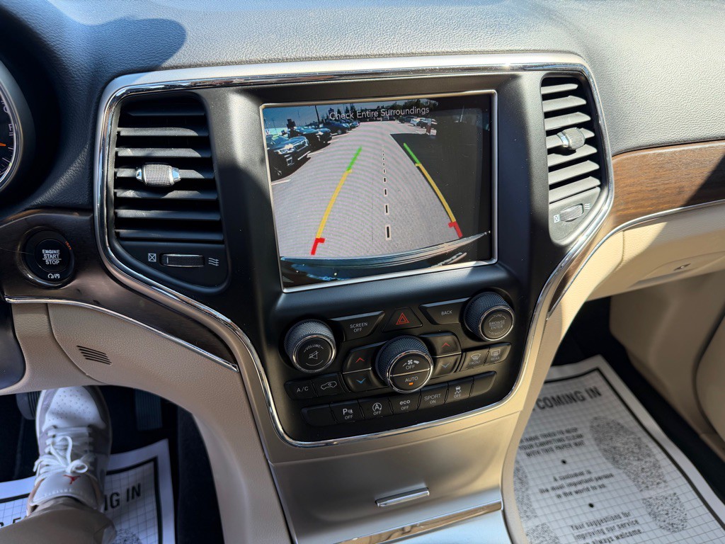 2017 Jeep Grand Cherokee Image 17