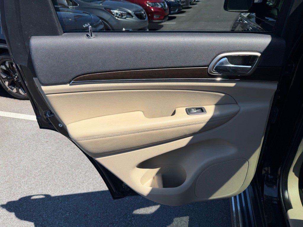 2017 Jeep Grand Cherokee Image 19