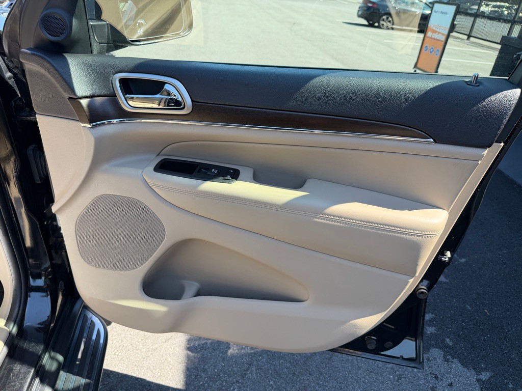 2017 Jeep Grand Cherokee Image 28