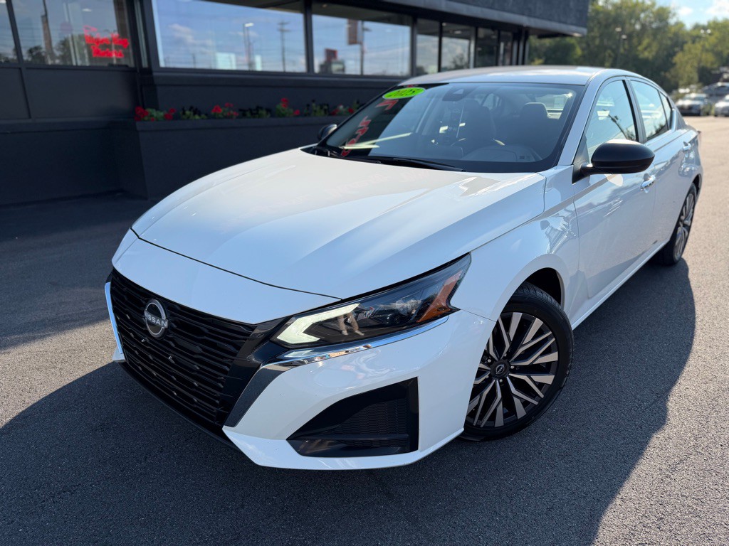 2025 Nissan Altima Image 2