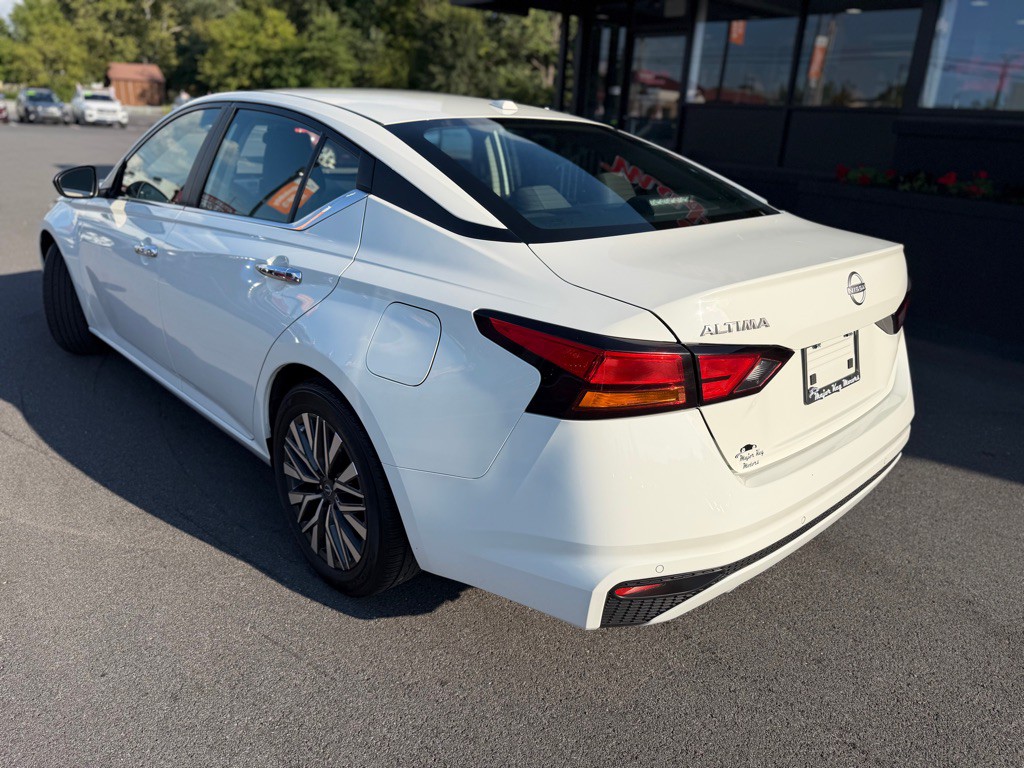 2025 Nissan Altima Image 4