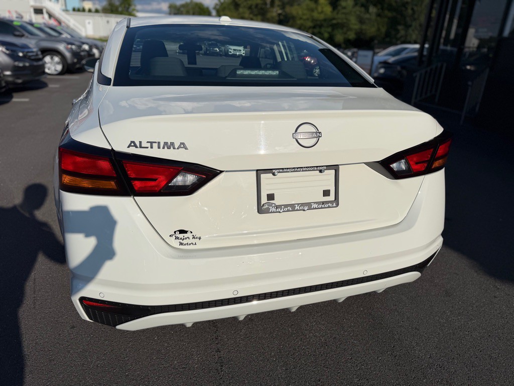 2025 Nissan Altima Image 5