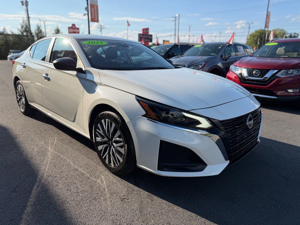 2025 Nissan Altima Image 8
