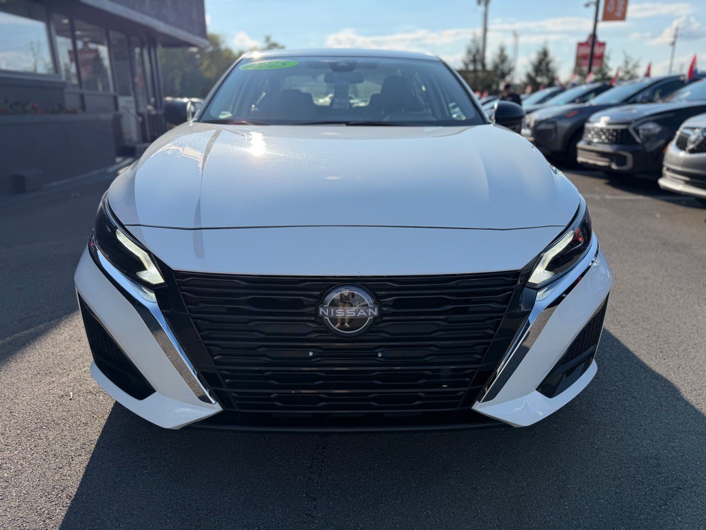 2025 Nissan Altima Image 9