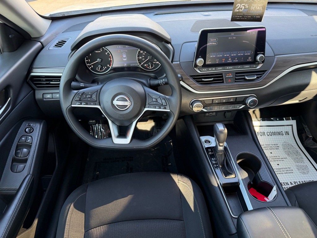 2025 Nissan Altima Image 10