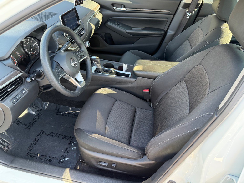 2025 Nissan Altima Image 12