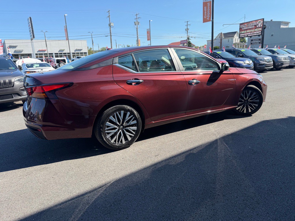 2025 Nissan Altima Image 7