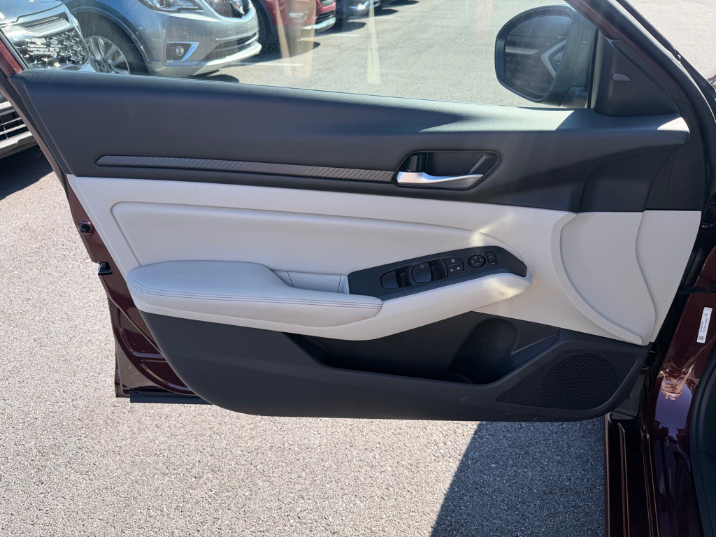 2025 Nissan Altima Image 11