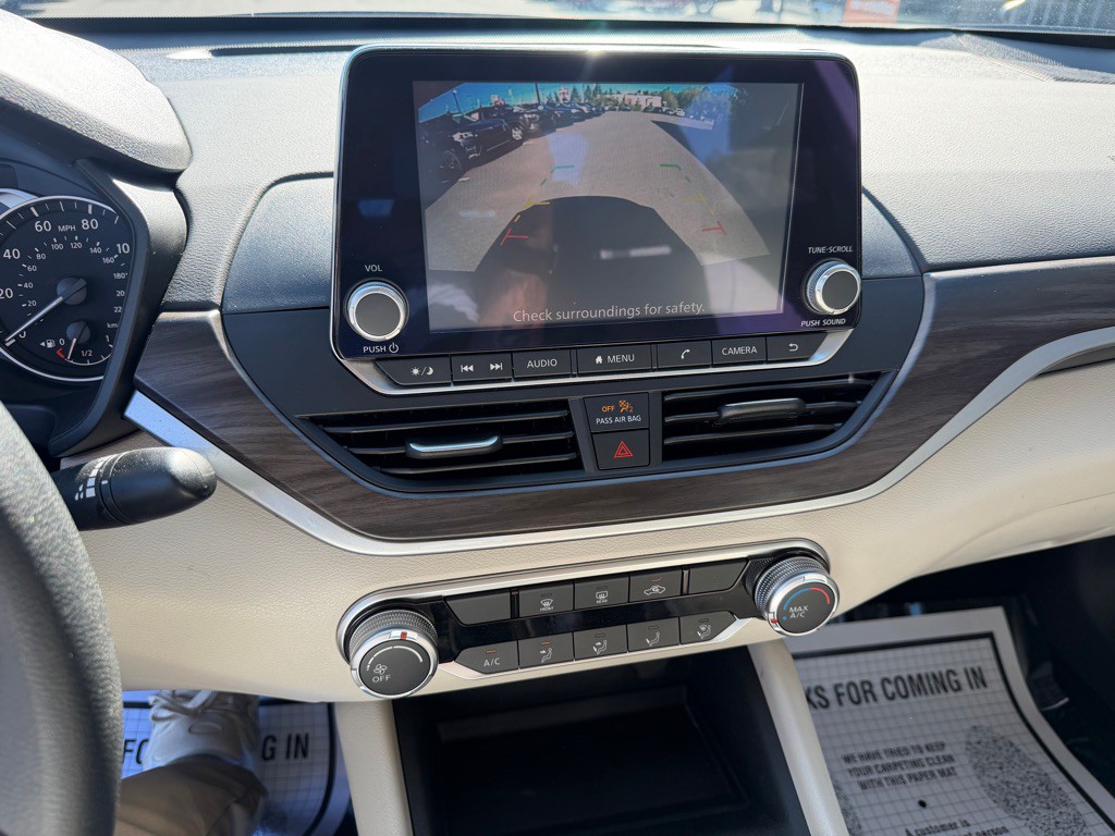 2025 Nissan Altima Image 17