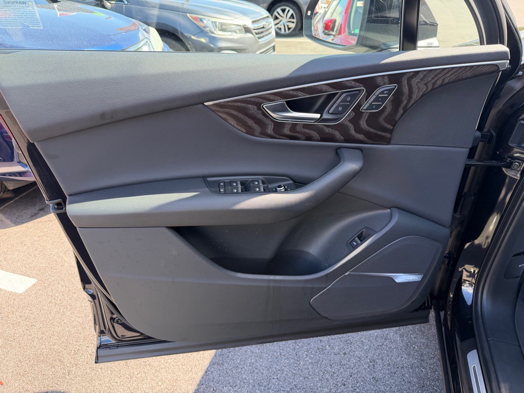 2020 Audi Q7 Image 13