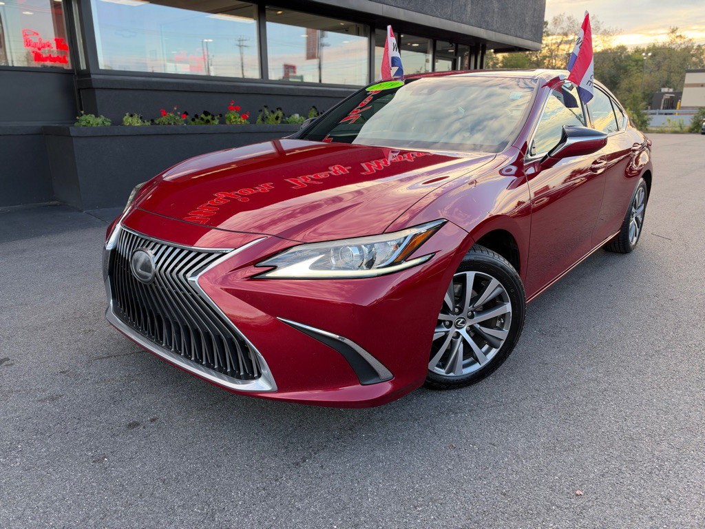 2019 Lexus ES Image 2