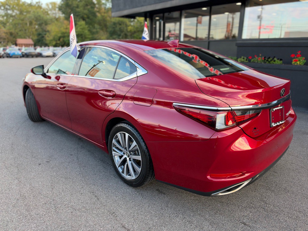 2019 Lexus ES Image 4