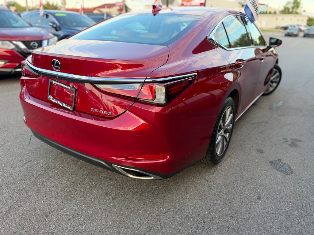 2019 Lexus ES Image 6