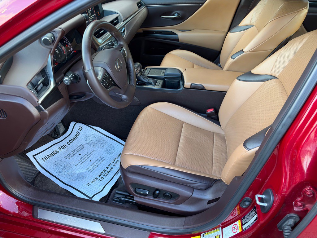 2019 Lexus ES Image 13