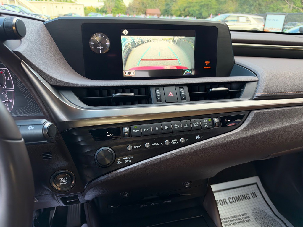 2019 Lexus ES Image 17