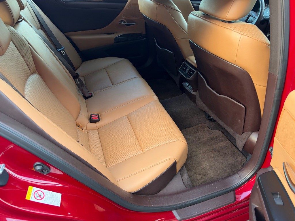 2019 Lexus ES Image 25