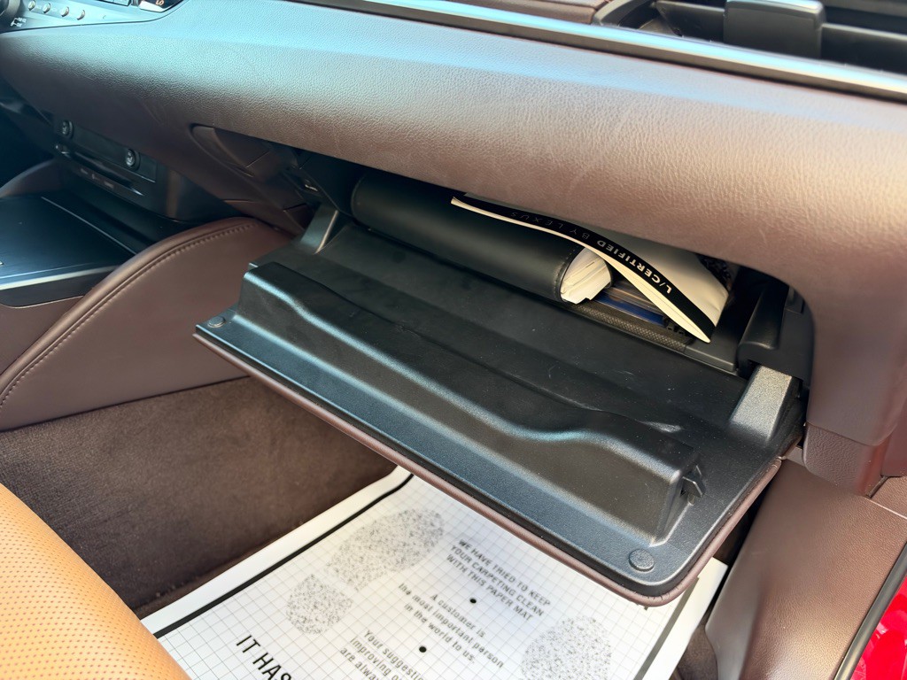 2019 Lexus ES Image 28