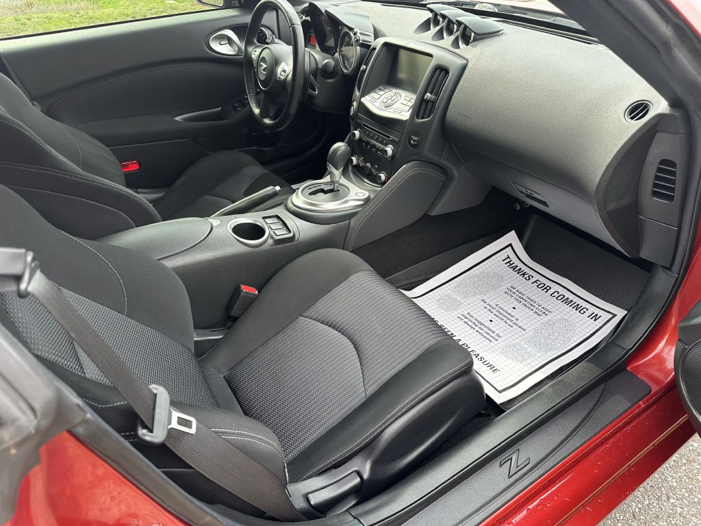 2016 Nissan 370Z Image 8