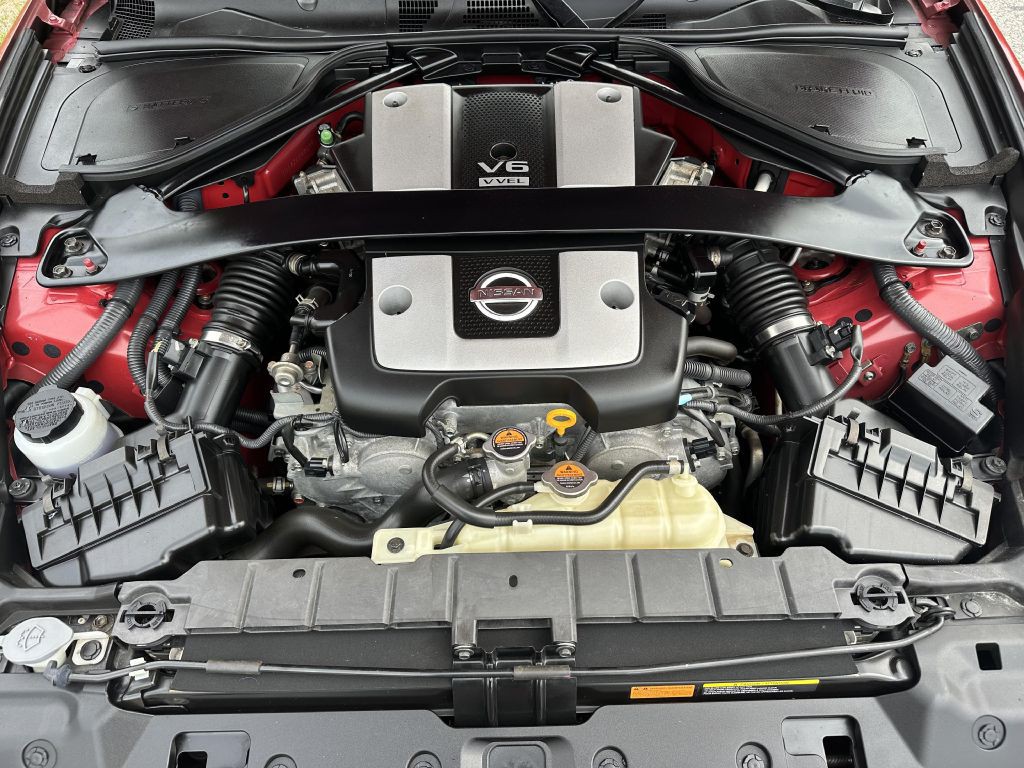 2016 Nissan 370Z Image 10