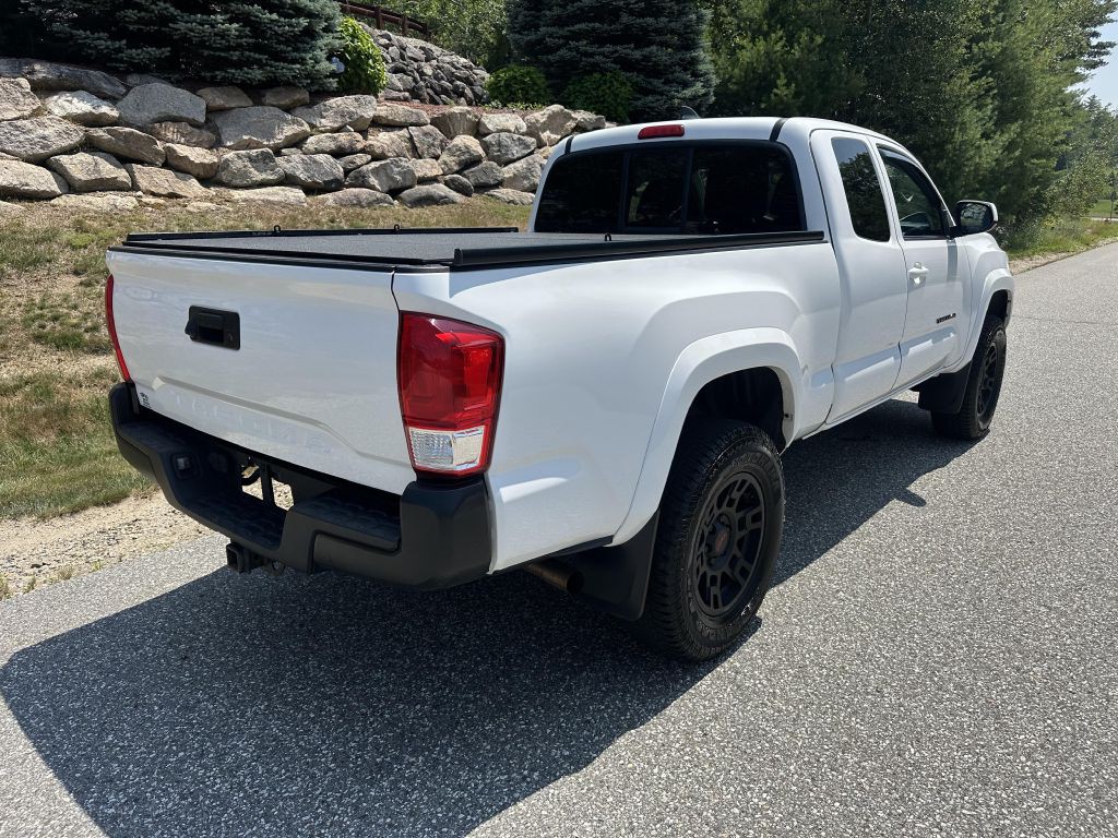 2016 Toyota Tacoma Image 3
